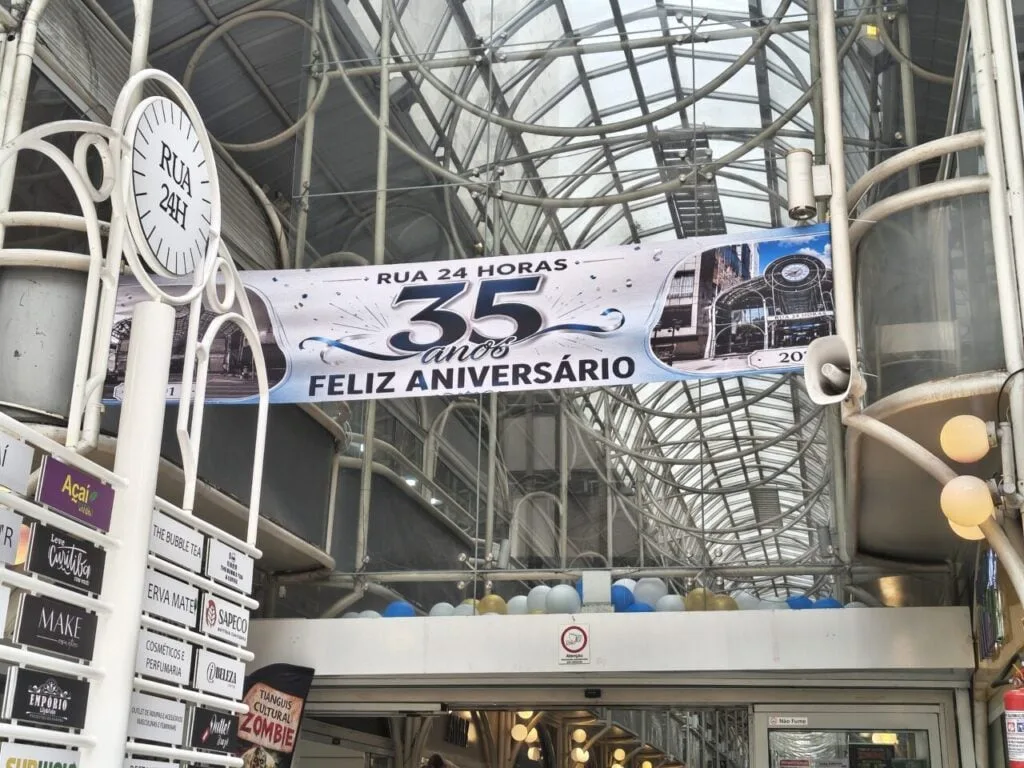 Ícone de Curitiba, Rua 24 Horas completa 35 anos neste sábado