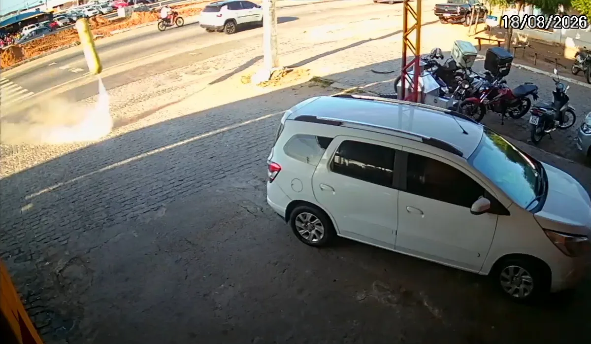 Cilindro de gás veicular explode e atinge carro e moto na Grande Natal