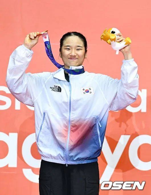 '59승 1패, 승률 98.3%' 배드민턴 여왕 안세영 42연승 미쳤다! 덴마크오픈 4강 진출…시즌 9승 도전한다