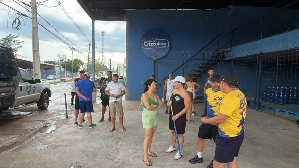 Mesmo com chuva, apoiadores de Bocalom se reúnem para Carreata do 45 na Baixada da Sobral