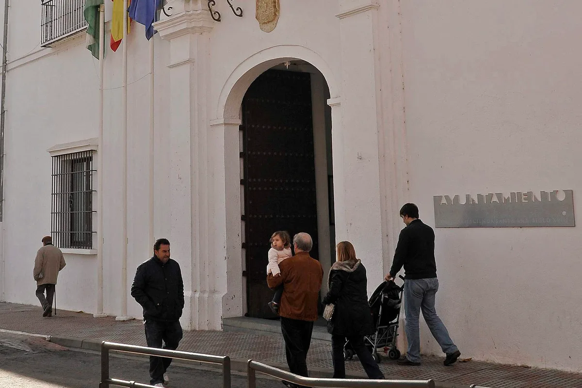 Detienen al conductor del minibús en el que falleció un anciano de 84 años en Tomares (Sevilla)