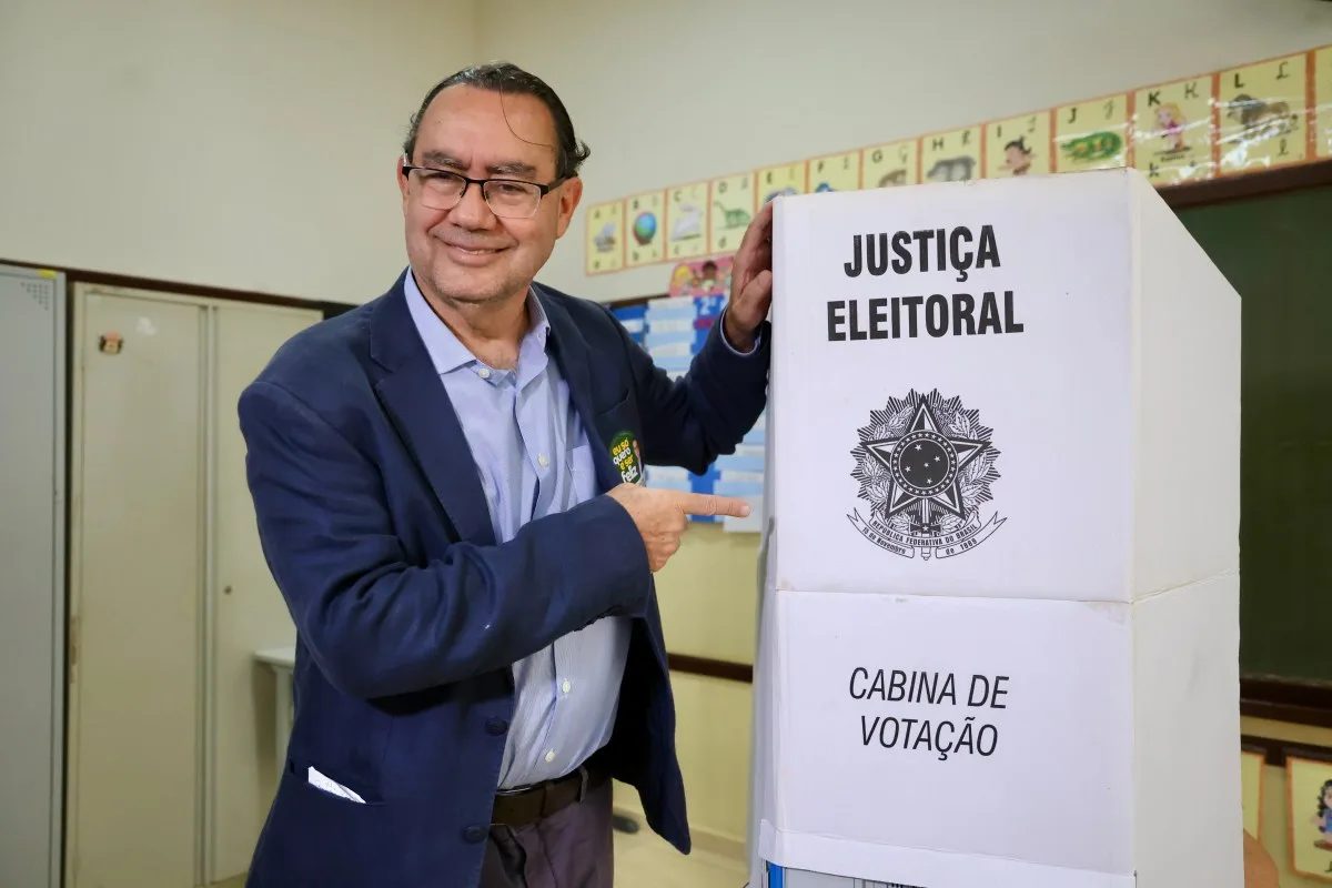 Cury anuncia apoio a Flávio Bolsonaro no 2º turno
