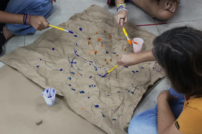Crianças participam de residência artística em Vitória que dará origem a exposição