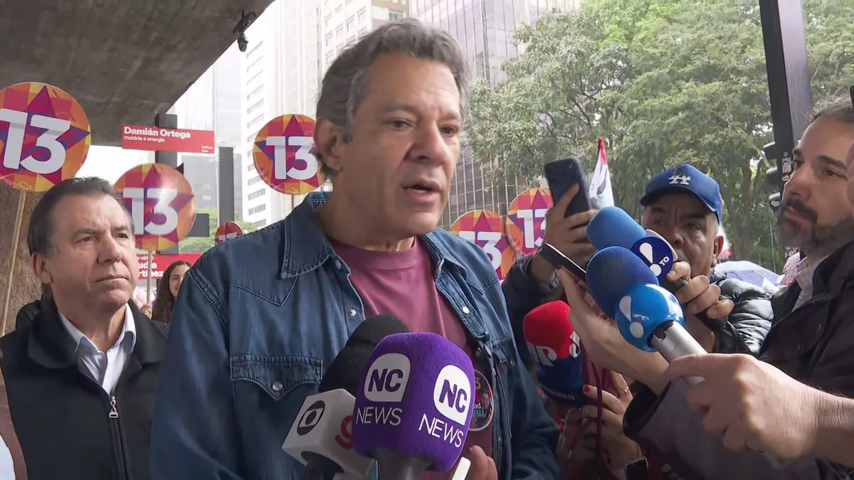 Em ato na Paulista, Haddad pede quebra de todos os sigilos do caso Master: 'Passar o país a limpo'
