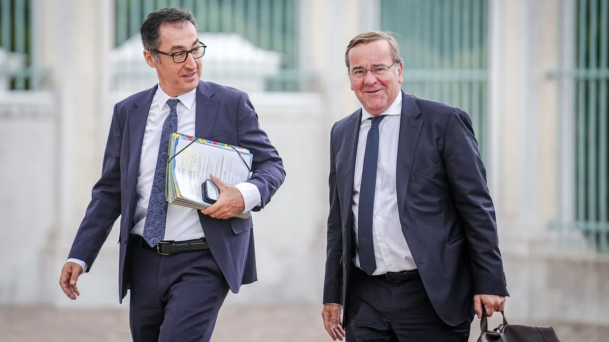 Debatte um AfD-Verbot: Özdemir und Pistorius: AfD-Verbotsverfahren beantragen