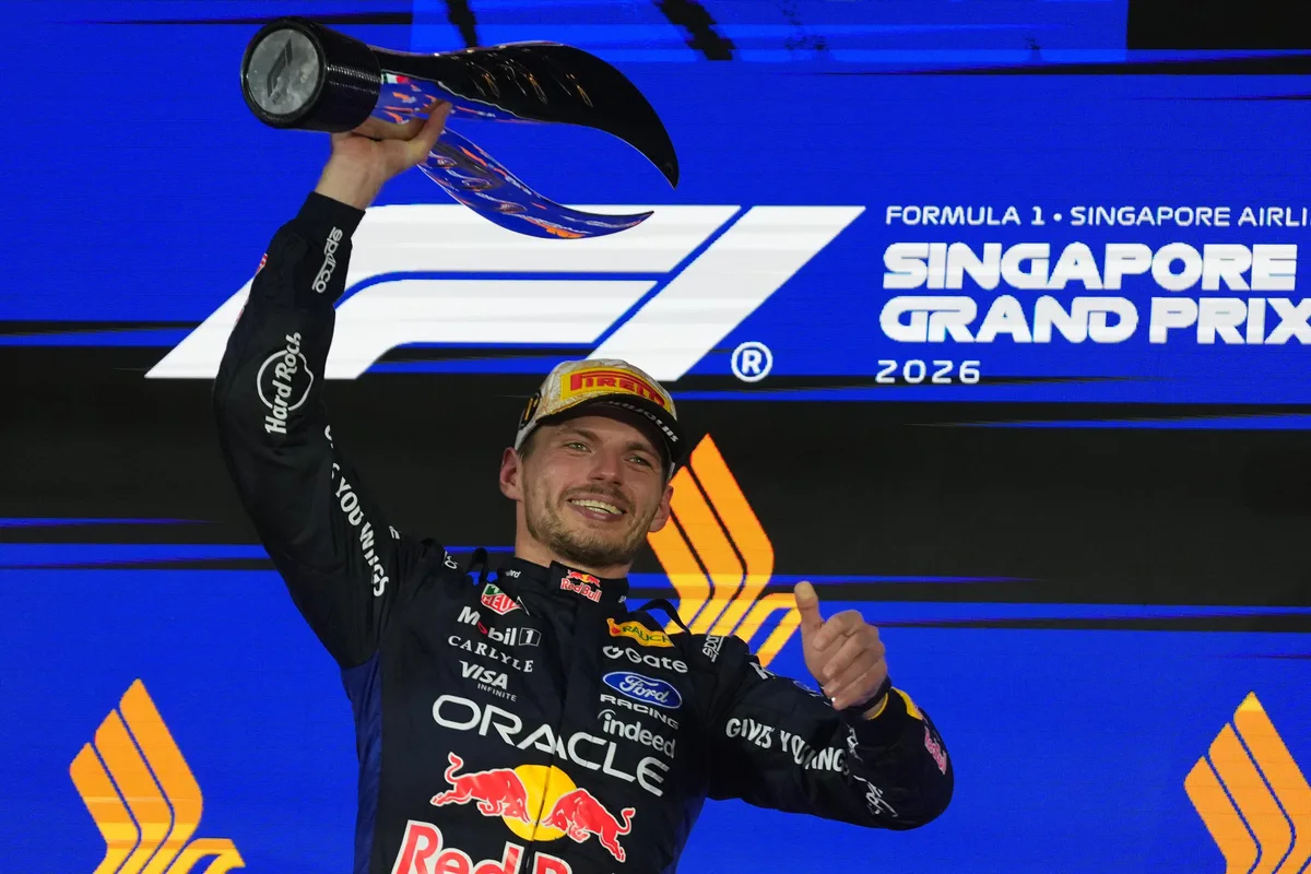 Max Verstappen rompe la maldición y gana por primera vez el GP de Singapur; Checo Pérez termina 17