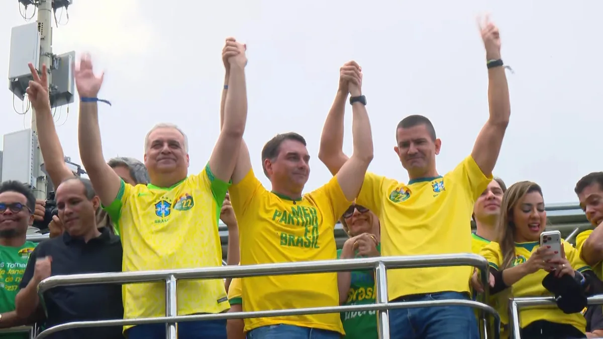 Flávio Bolsonaro inicia campanha à Presidência no Rio de Janeiro