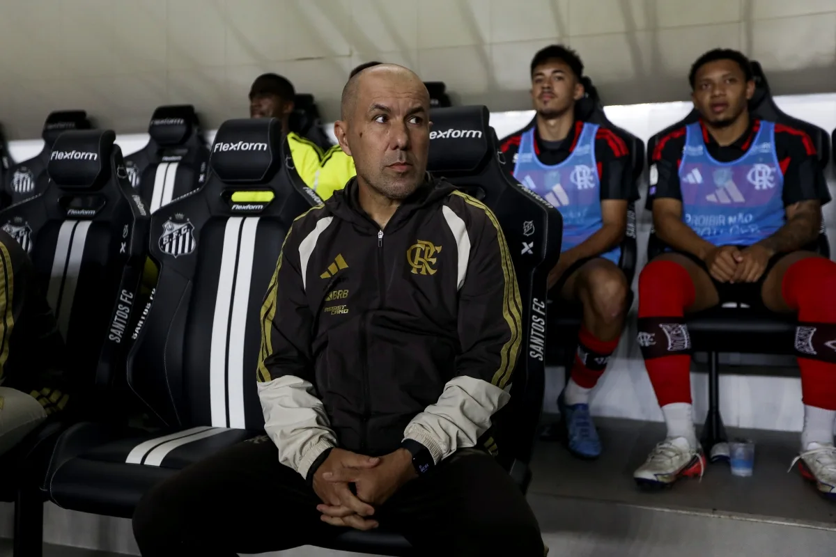 Leonardo Jardim reclama da arbitragem e lamenta perda de pontos do Flamengo