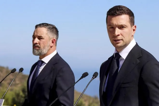 Abascal exige desde Ceuta militarizar la frontera y expulsar a los migrantes irregulares