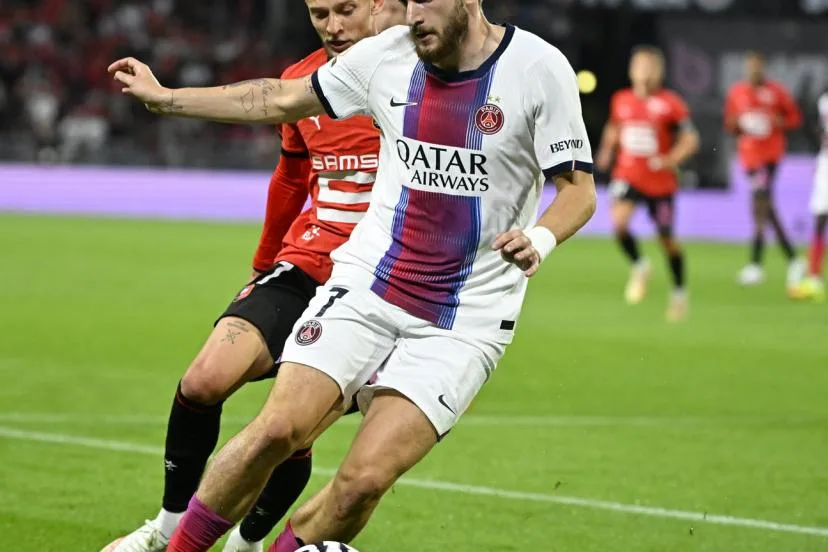Khvitcha Kvaratskhelia évoque ce qu'il a changé dans son jeu depuis son arrivée au PSG : « À Naples, je n'étais pas le même type de joueur »