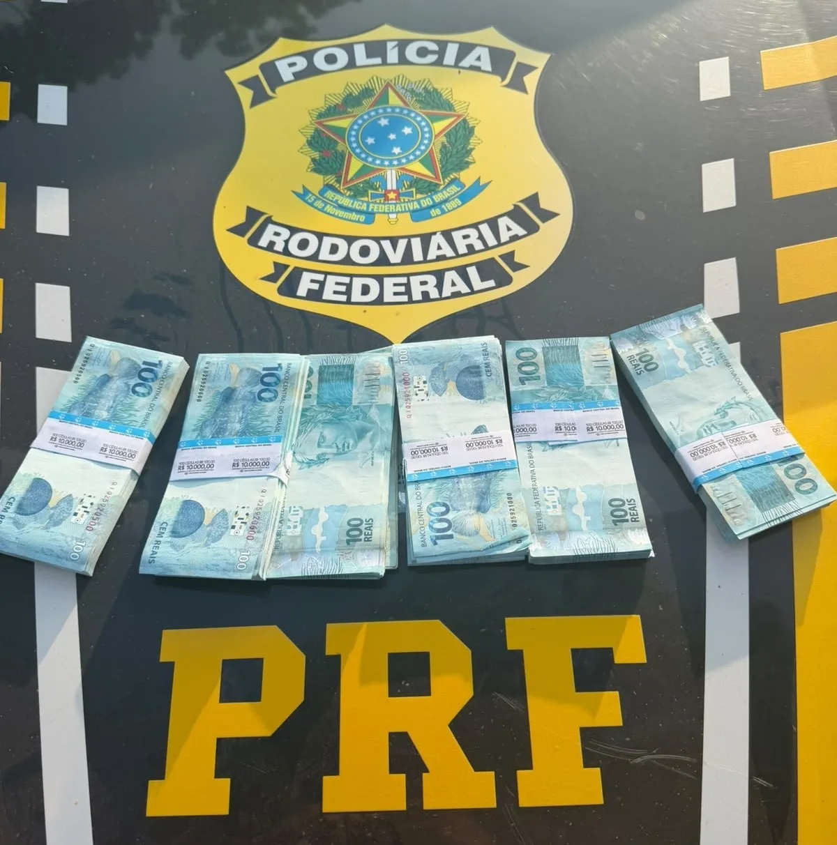 PRF apreende R$ 55 mil em dinheiro vivo na BR-230, em Itaituba, no Pará