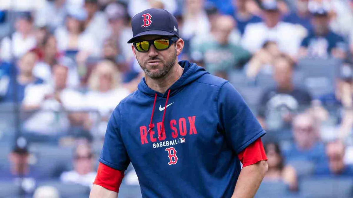 Red Sox up in arms over no-catch call in loss to Yankees