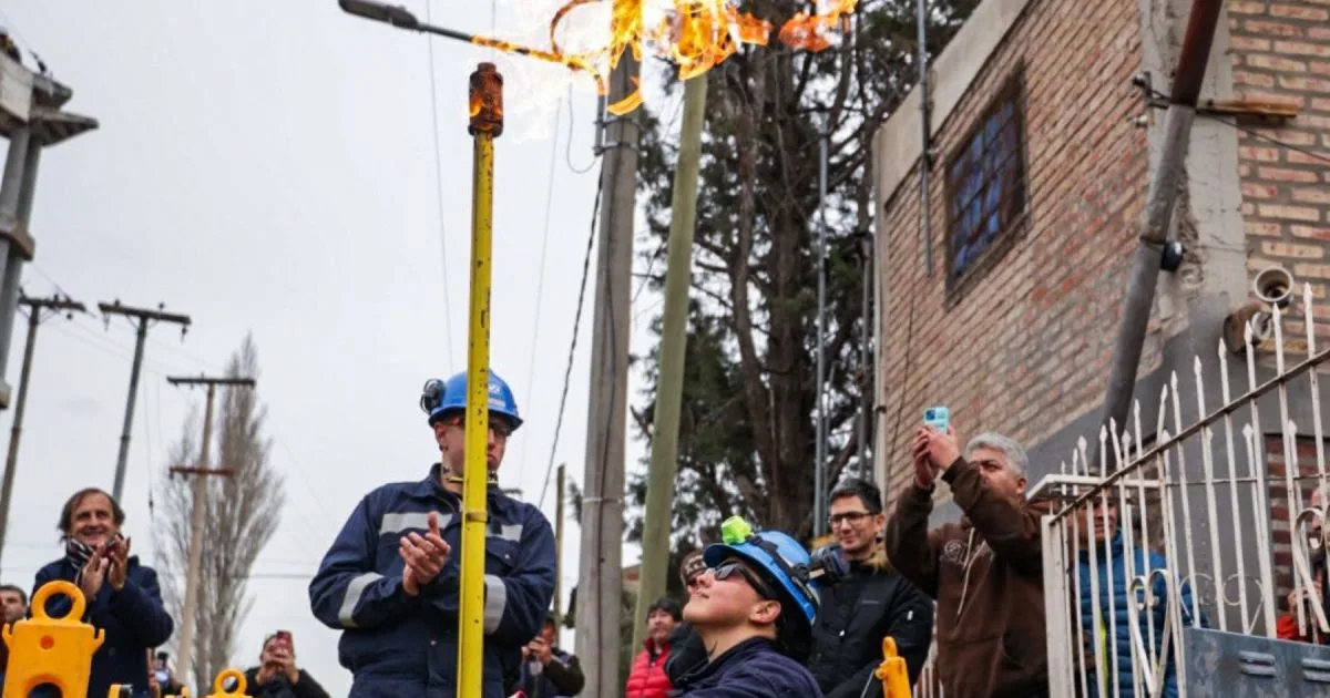 Después de más de 60 años, Puente 83 ya tiene gas: inauguraron la obra de más de $541 millones