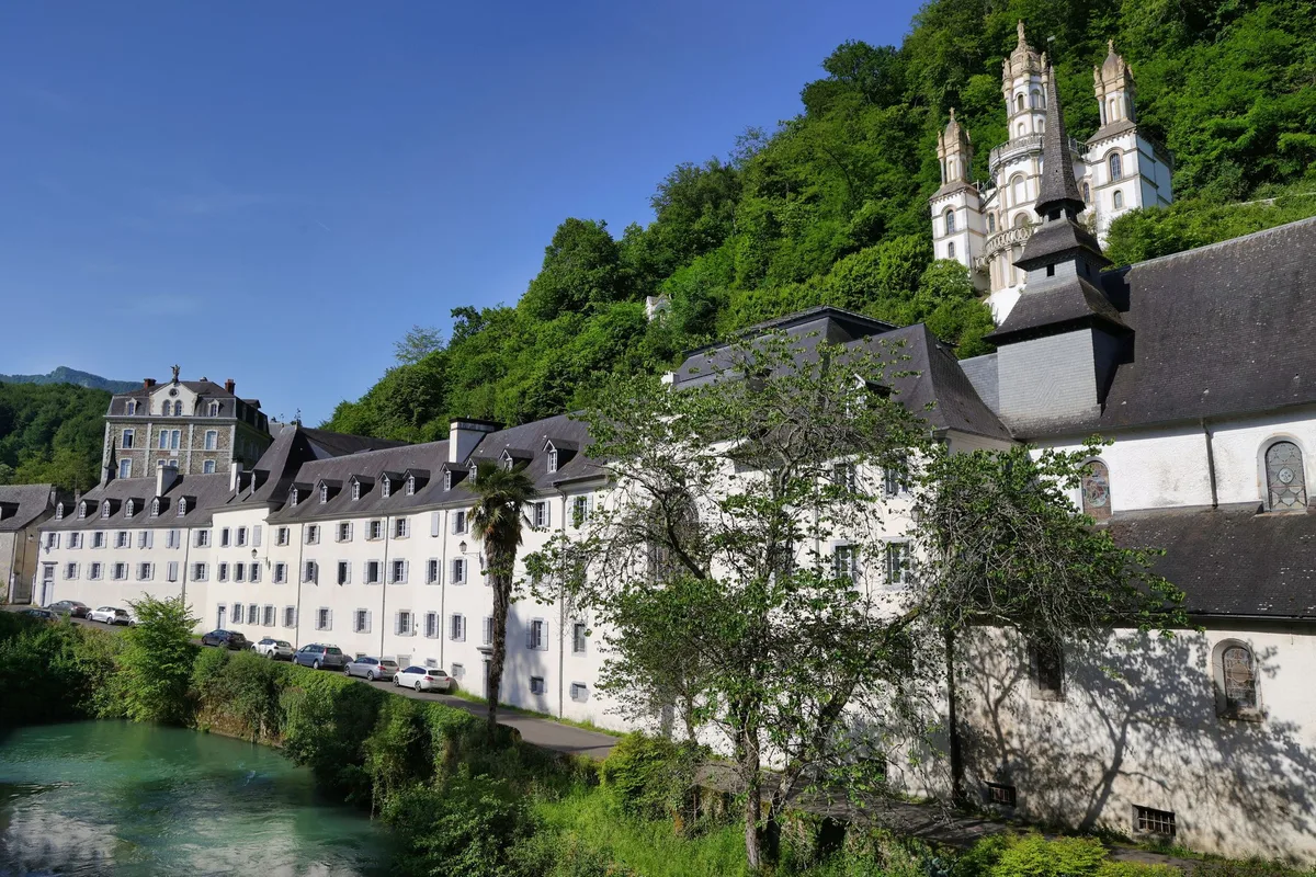 Affaire Bétharram : un ancien pensionnaire met en cause Mgr Theas, ancien évêque de Lourdes