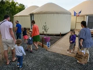 « D’habitude, c’est en Mongolie ! » : les élèves de cette école rurale ont fait leur rentrée dans des yourtes