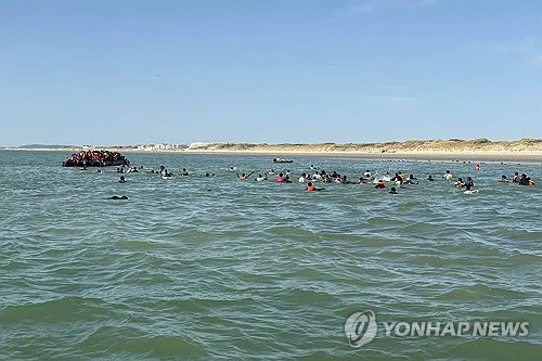 프랑스, 석달간 영국해협 이주민 소형보트 60% 저지