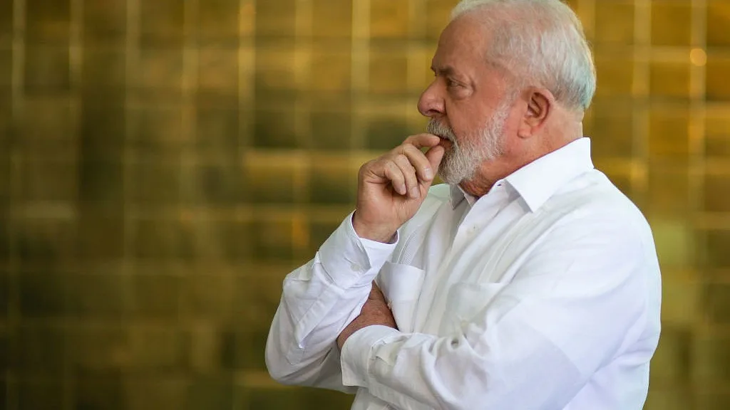 Eleições no Brasil: Sondagem dá 47% a Lula e 46% a Flávio Bolsonaro numa eventual segunda volta