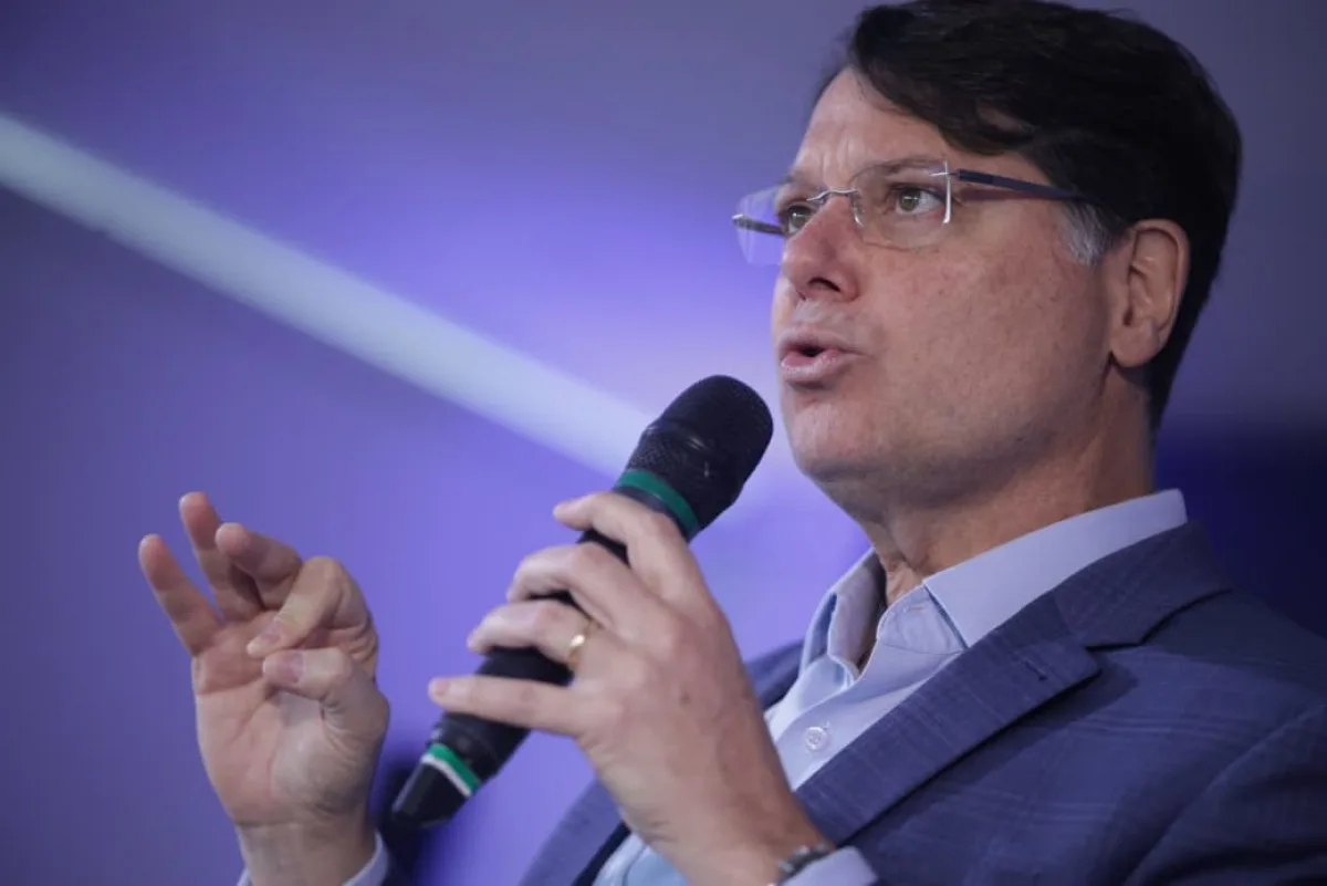 Kiko registra candidatura ao GDF e declara R$ 47,3 milhões em bens