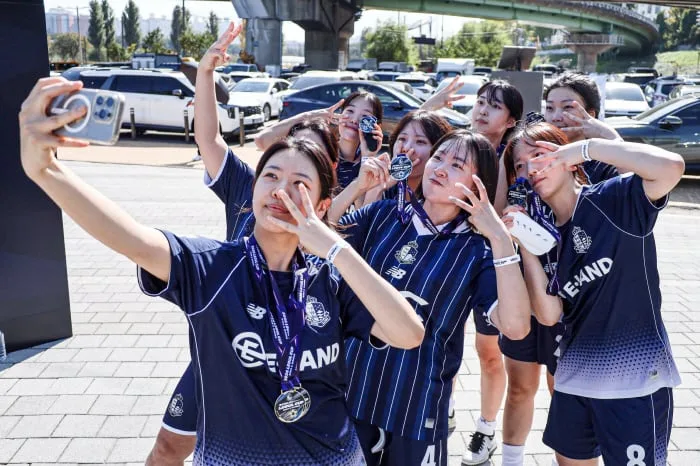 '그라운드 위 모두가 주인공!' 서울 이랜드, 뉴발란스와 함께한 여성·유소년 풋살대회 '2026 레울컵' 성료