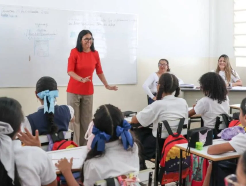Delcy Rodríguez anuncia rehabilitación de 1.500 escuelas este año