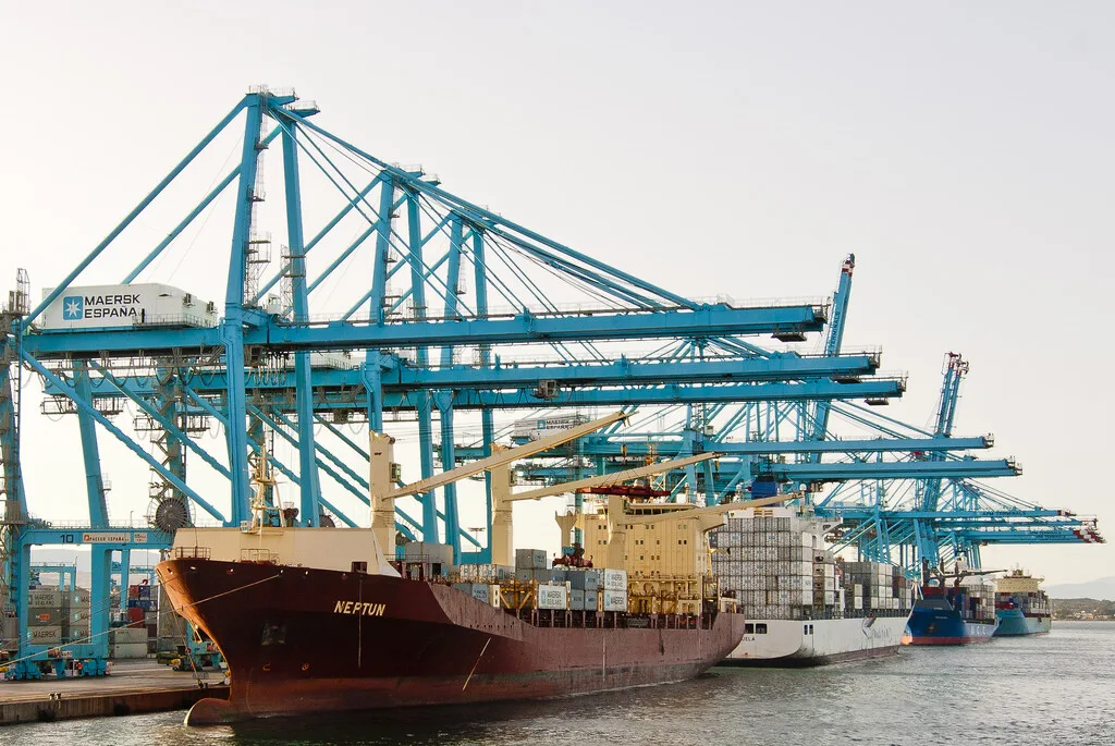 En silencio, EEUU sigue castigando a los barcos españoles que importan productos con una tasa de 200.000 dólares por buque: el aceite de oliva está en la diana