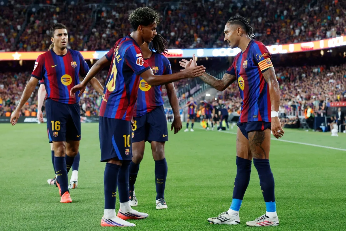 Barcelona golea 5-2 al Rayo Vallecano con dobletes de Lamine Yamal y Raphinha