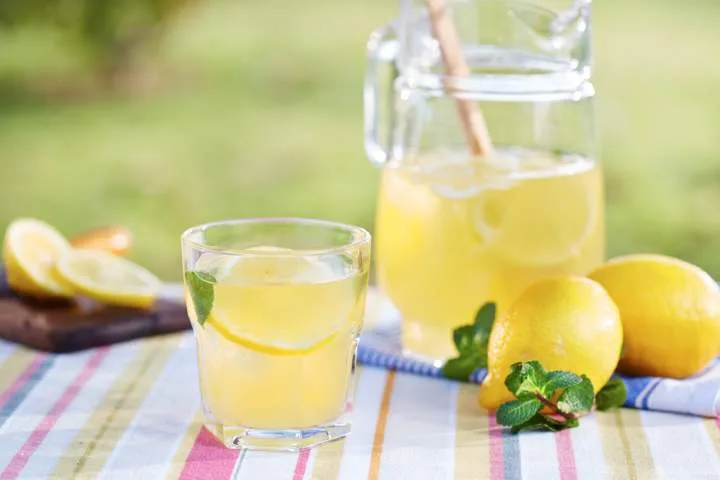 Kids running lemonade stand assaulted, woman facing charges: Windsor police