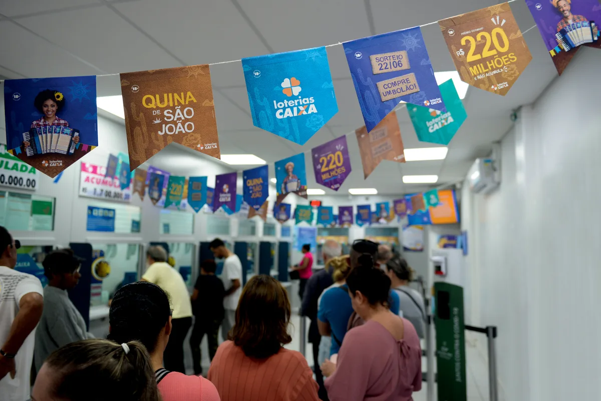 Lotofácil de independência sorteia R$ 300 milhões hoje; veja o que dá para comprar com o prêmio
