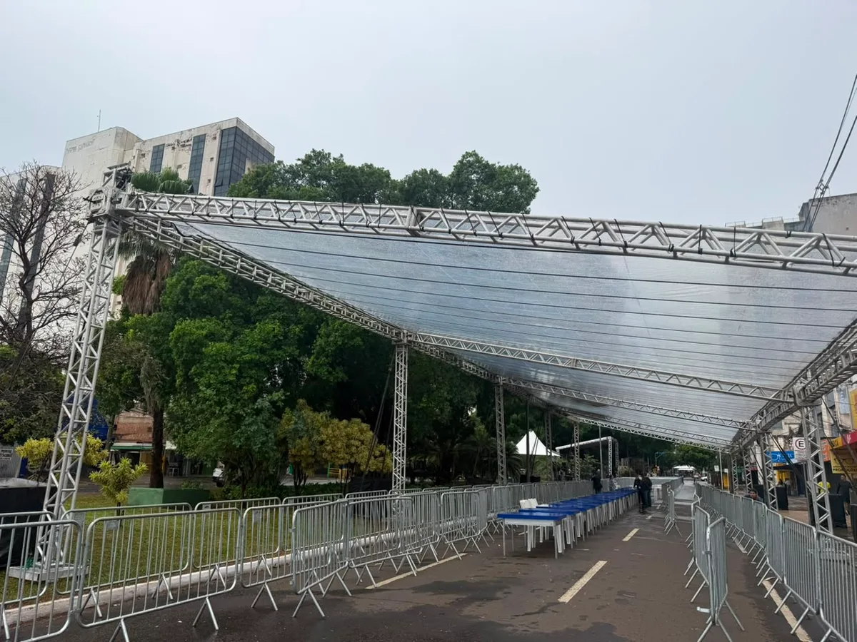 Sem desfile, bolo gigante é mantido como única atração do aniversário da Capital