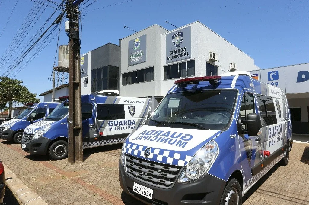 Homem ameaça e tranca esposa e três filhos em casa no Paraná: 'Estava nos apavorando com um facão'