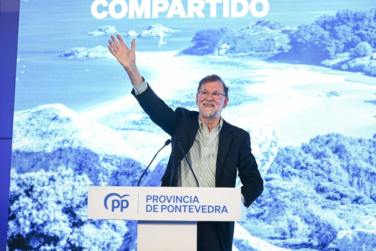 Rajoy apela a la militancia del PP a trabajar para "poner fin a la etapa más oscura de la democracia" en España