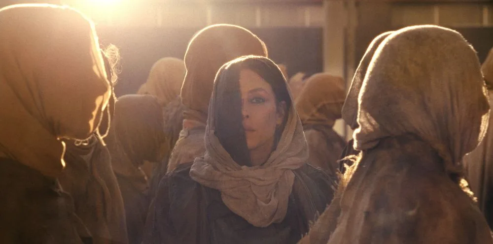 ‘Hot Spot’ Review: Eighties Cyberpunk Kitsch Is the Future in Agnieszka Smoczynka’s Peculiar Post-Apocalyptic Vision