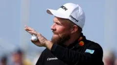 Brilliant Lowry surges clear as McIlroy struggles