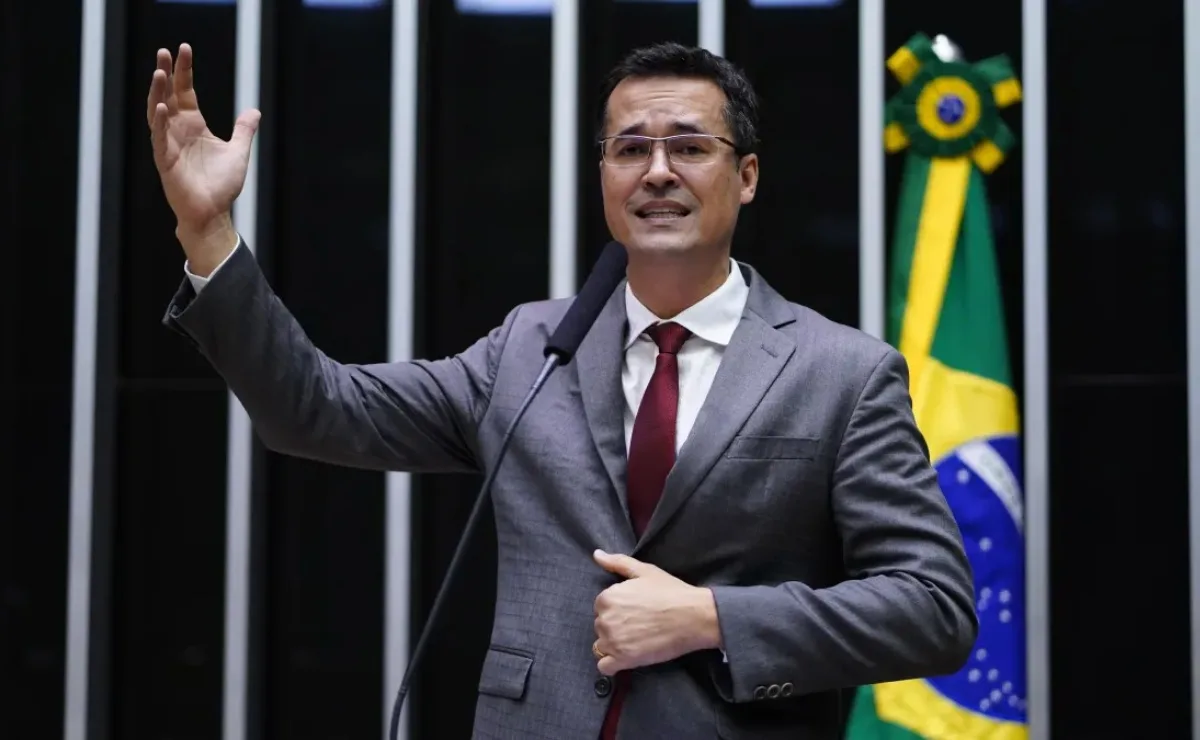 Deltan Dallagnol está fora da disputa ao Senado? Entenda a decisão do TSE que suspende campanha e uso de verba pública