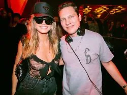 Auf der Bühne beim "Gay Sunday" : Heidi Klum überrascht mit Auftritt auf Wiesn-Fest