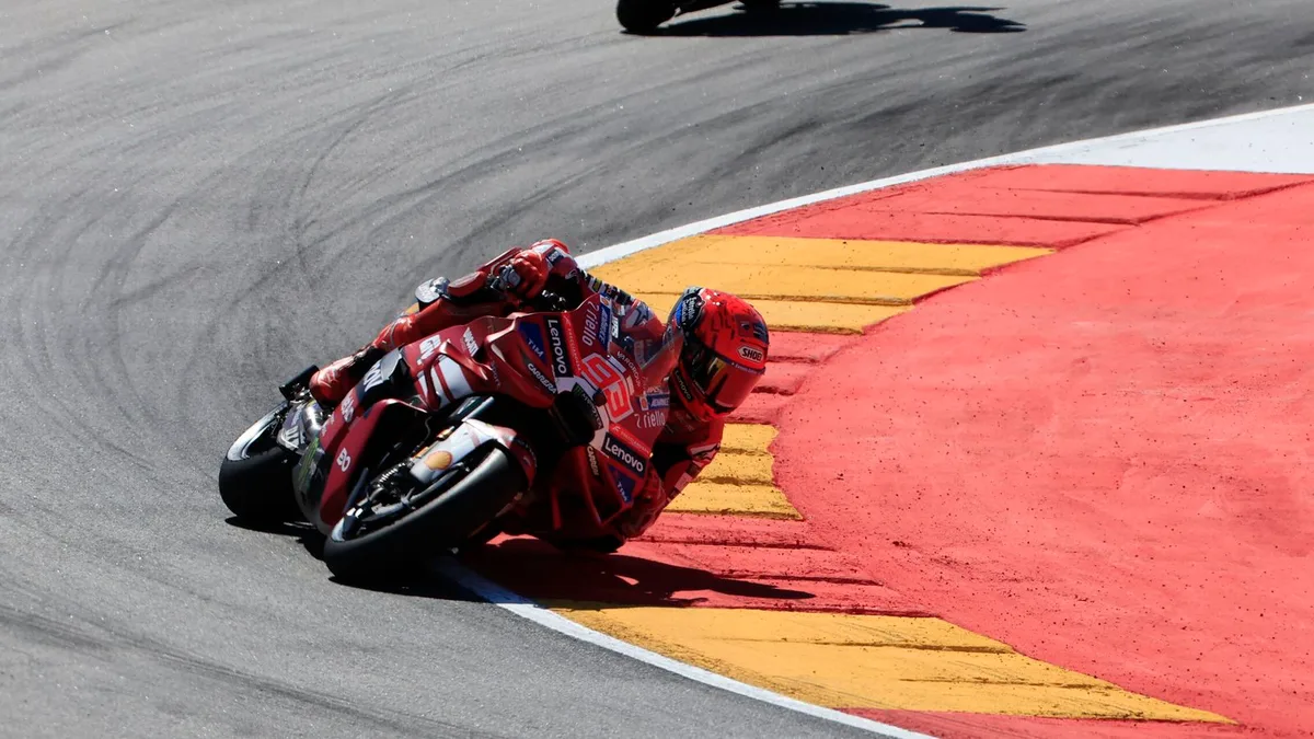 Marc Márquez mantiene su dominio en Aragón y se adjudica la victoria en la carrera al sprint