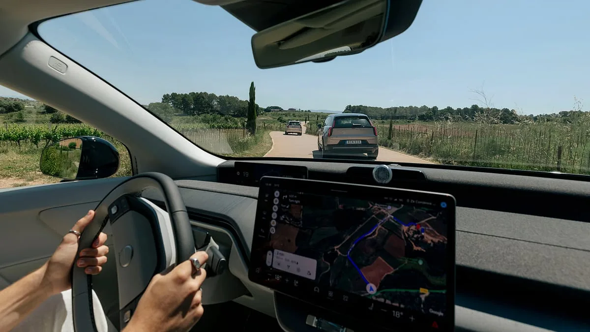 Volvo reforça segurança conectada e passa a alertar condutores para animais, peões e acidentes