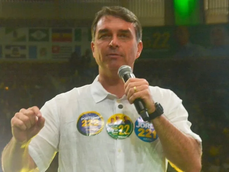 Flávio: "bandido será tirado de circulação em pé ou deitado"