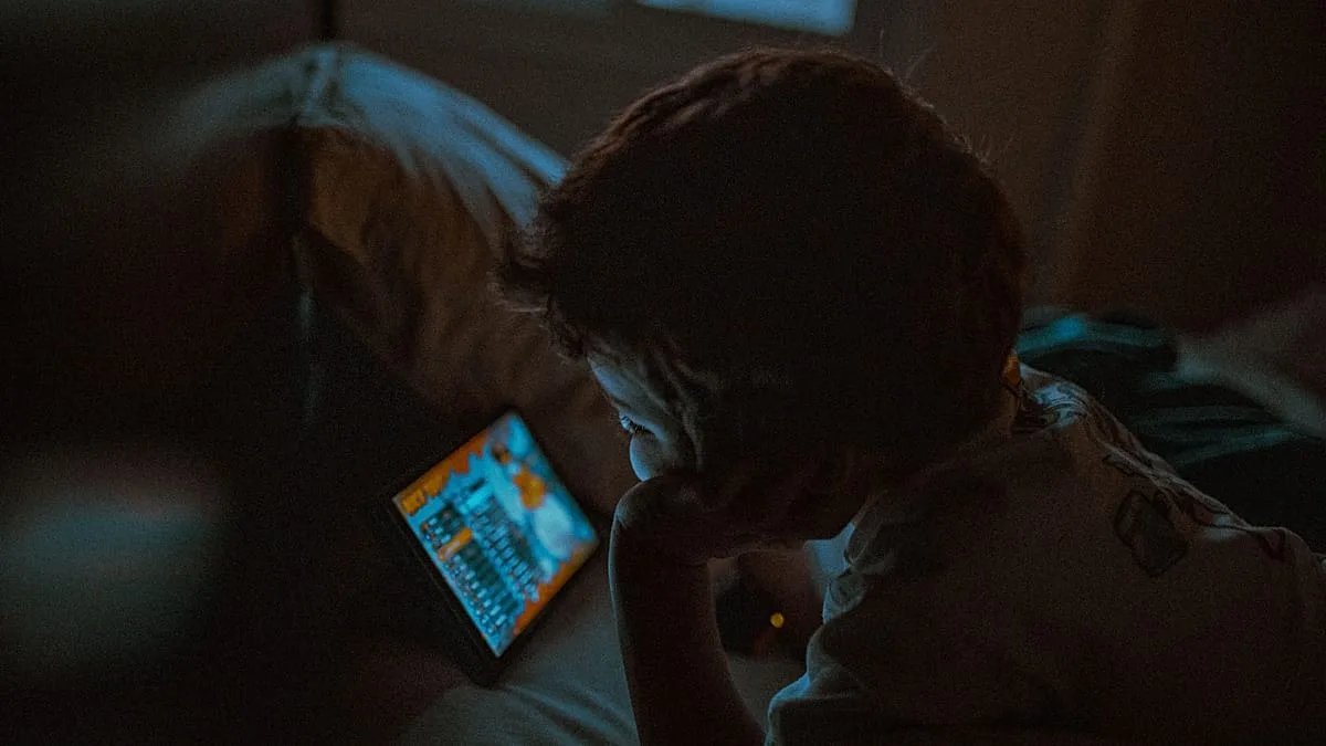 Conteúdos “slop” de IA causam declínio cognitivo e agressividade nas crianças, diz estudo