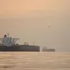 EUA e Irão avaliam acordo por fases para reabrir Ormuz. Petróleo trava ganhos