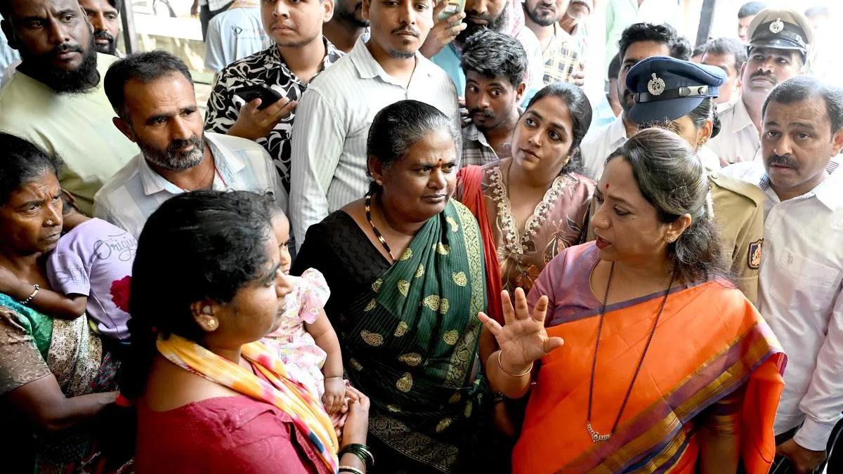 Women commission chairperson visits McGann Hospital, Women Police Station in Shivamogga
