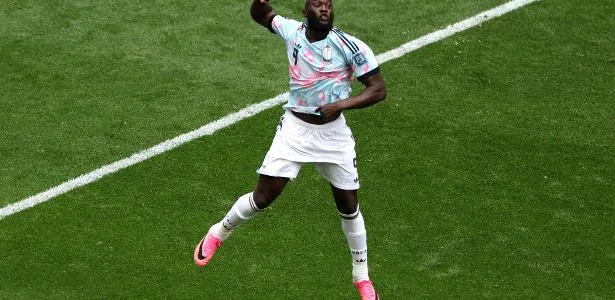 Fenerbahce anuncia Lukaku, e Napoli tem respiro para tentar Gabriel Jesus
