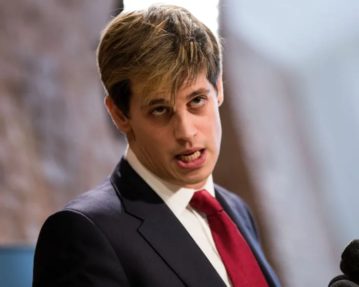 Far-right media provocateur Milo Yiannopoulos deported by ICE from US to UK
