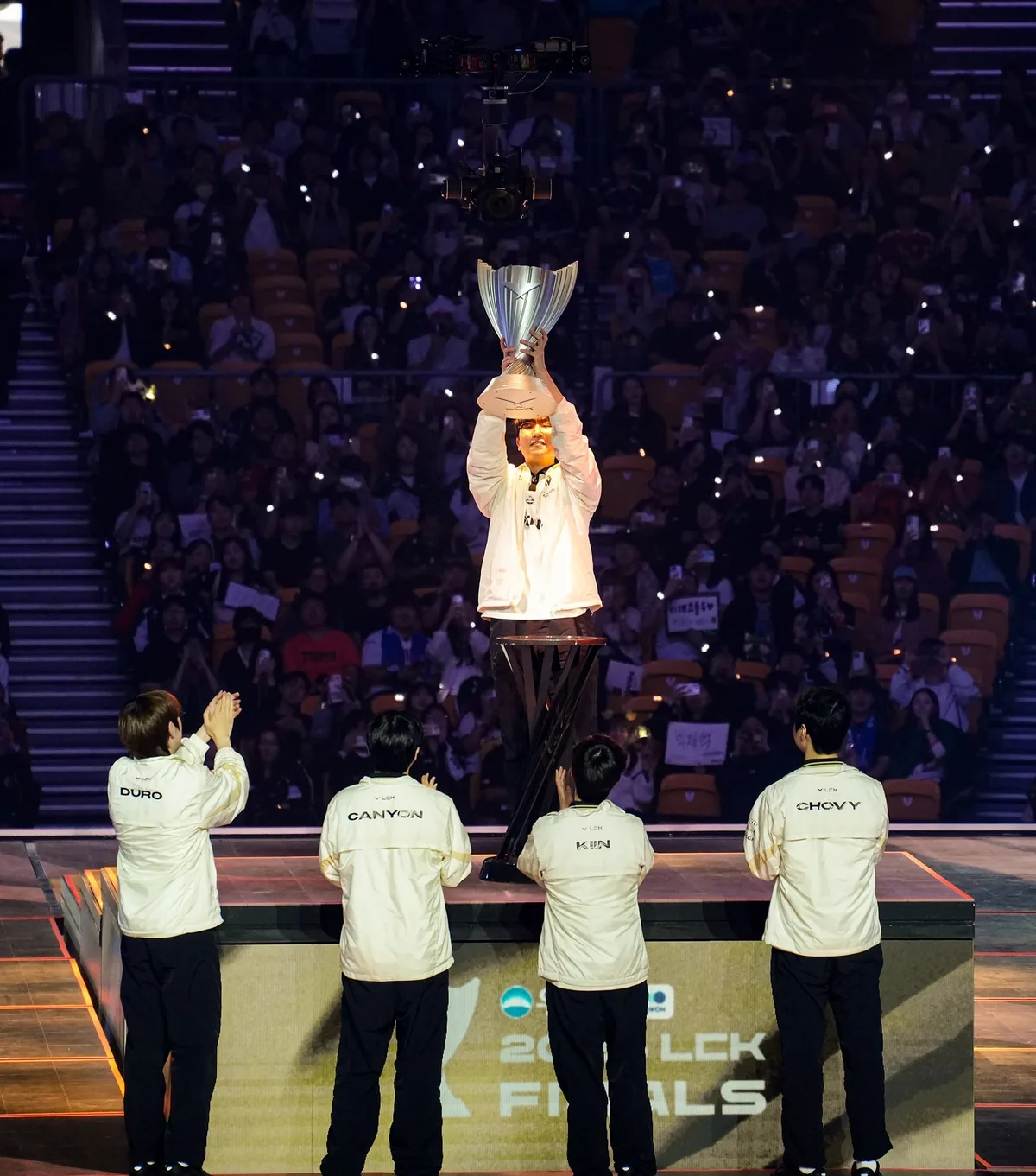 LCK 2연패 젠지, 다음은 ‘롤드컵’… “올해 꼭 우승하겠다”
