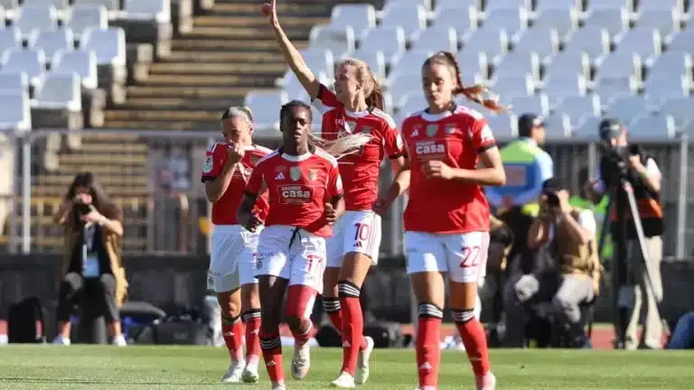 Nycole Raysla abre temporada com gol e título da Supertaça de Portugal