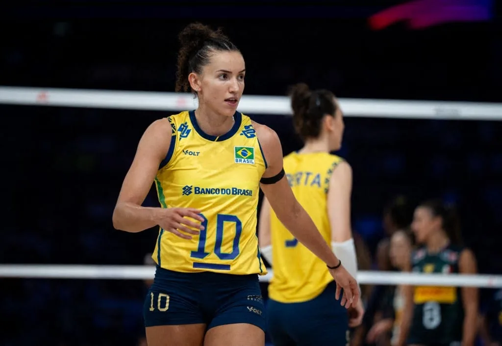 VÍDEO – Gabi Guimarães, capitã da seleção de vôlei, declara voto em Lula