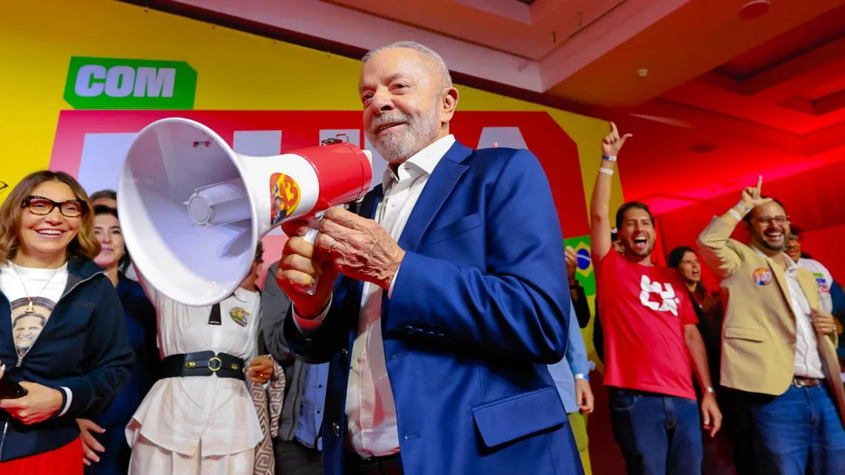 Lula chama ‘tesouraço’ de Flávio de “aberração”