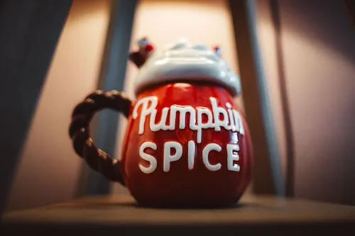 ¿Qué lleva el pumpkin spice?; aprende a preparar el sabor del otoño