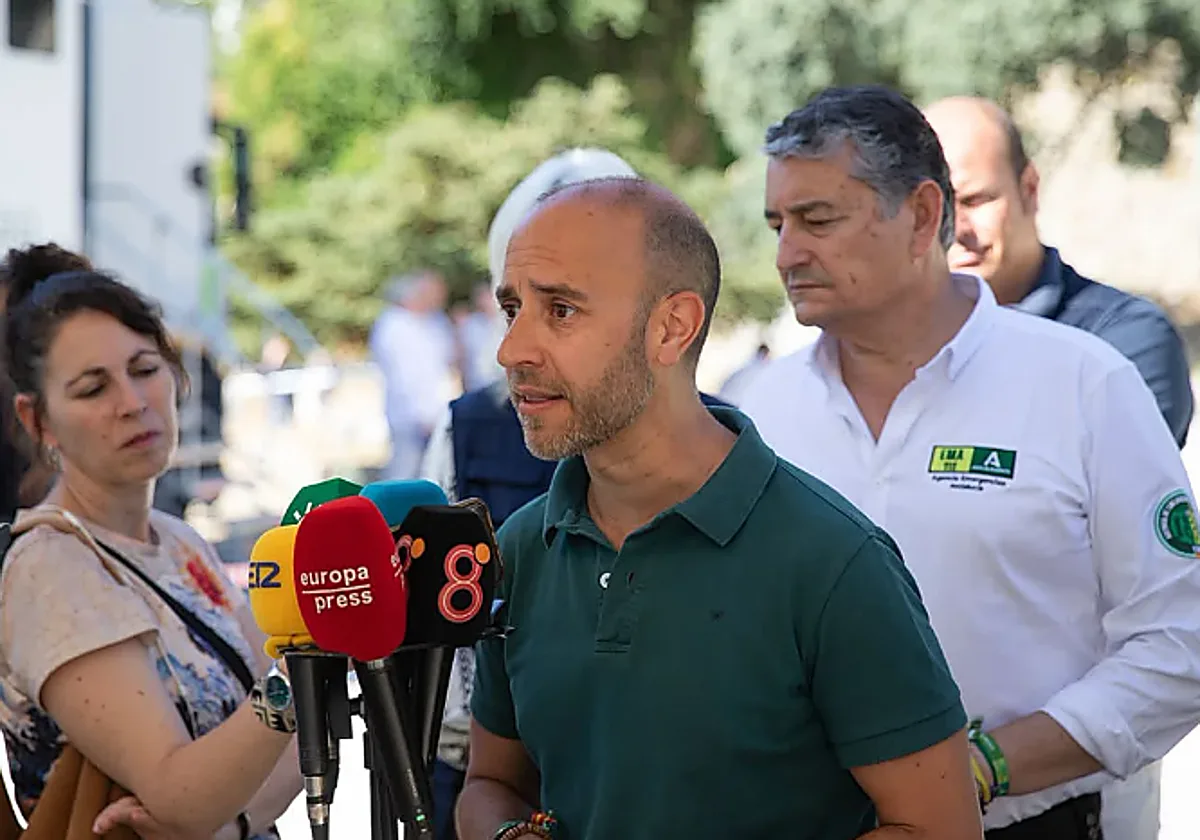 El alcalde socialista de Grazalema se une a la manifestación por Ceuta: «Aquí sabemos bien qué supone recibir cariño cuando se pasa mal»