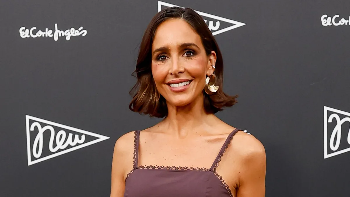 Rocío Osorno dicta sentencia de estilo con un deslumbrante conjunto bordado y de flecos firmado por Zara